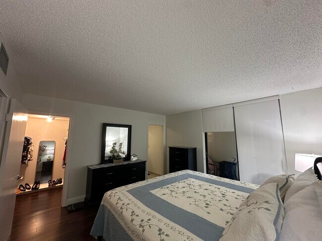 Building Photo - 5220 Las Verdes Cir