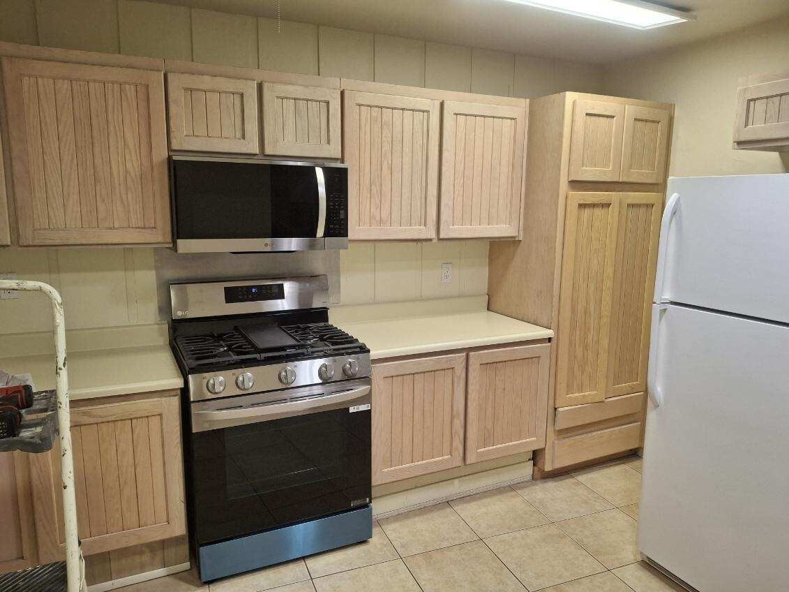Kitchen - 3319 Lago Vista Dr