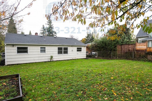 Building Photo - Charming 2 Bedroom Home Available in North...