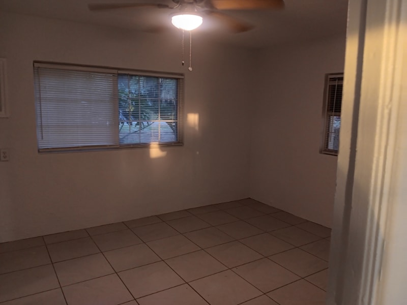 Building Photo - 1120 Northshore Dr