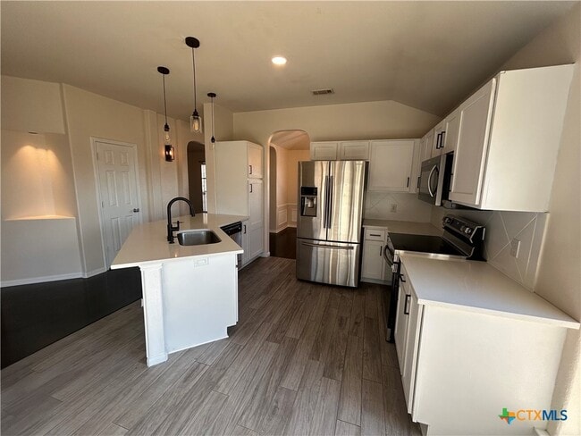 Building Photo - 203 Ponderosa Dr