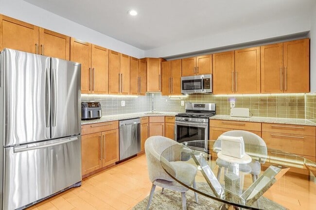 Building Photo - 816 Kennedy St NW