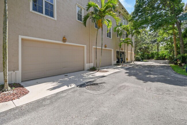 Building Photo - 109 Osceola Ln