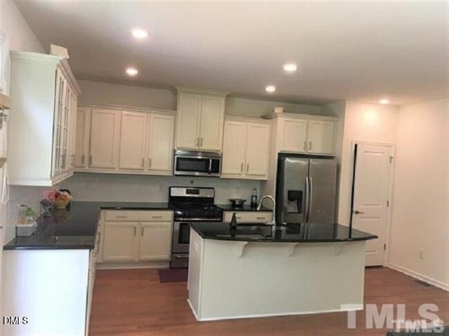 Building Photo - 725 Edgewater Ridge Ct