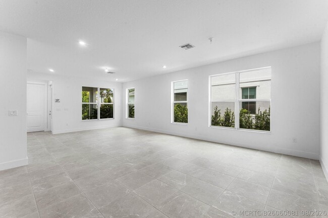 Building Photo - 888 SW Newfield Ave
