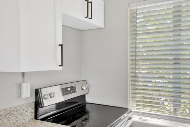 Building Photo - 310 1/2 S Mars