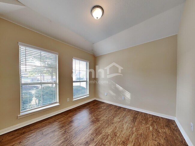 Building Photo - 213 Rawhide St