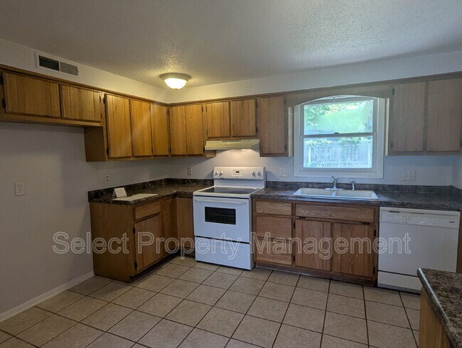 Building Photo - 4130 Thorton Dr