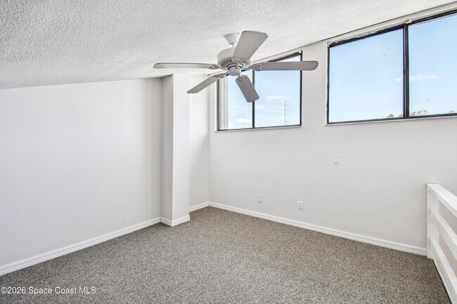 Building Photo - 3687 Royal Oak Dr