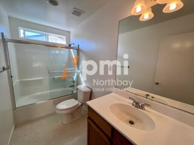 Building Photo - 3200 Puffin Cir