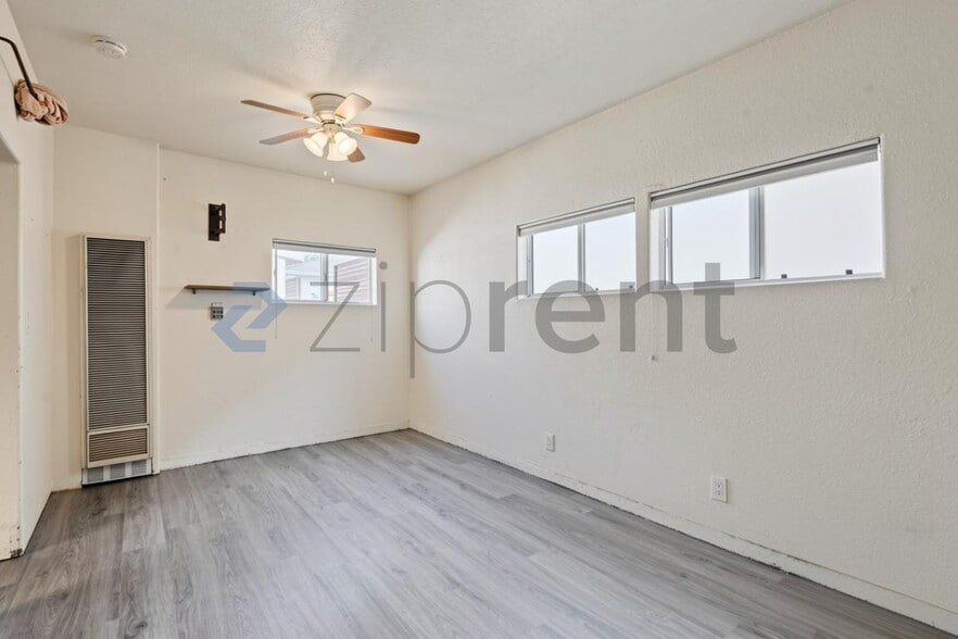 Building Photo - Unit C