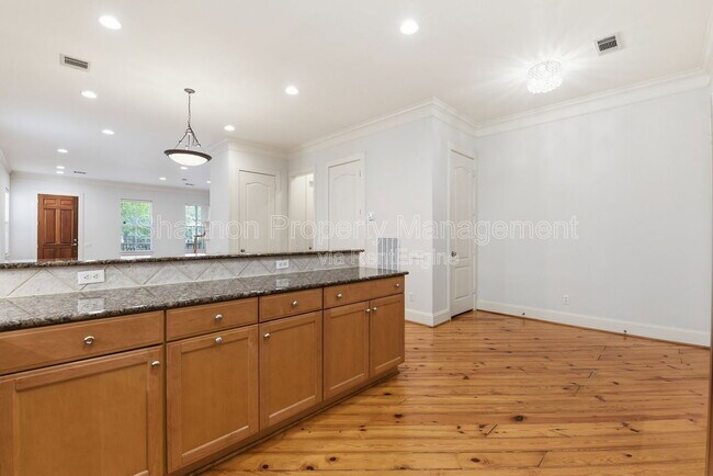 Building Photo - 4424 Blossom St
