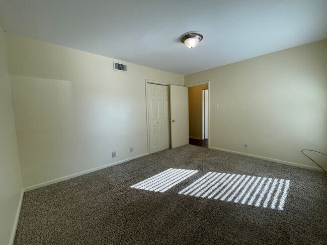 Building Photo - 4616 Fawn Dr