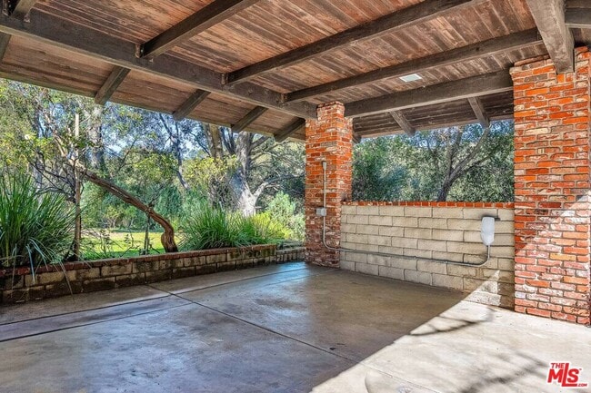 Building Photo - 535 Crater Camp Dr