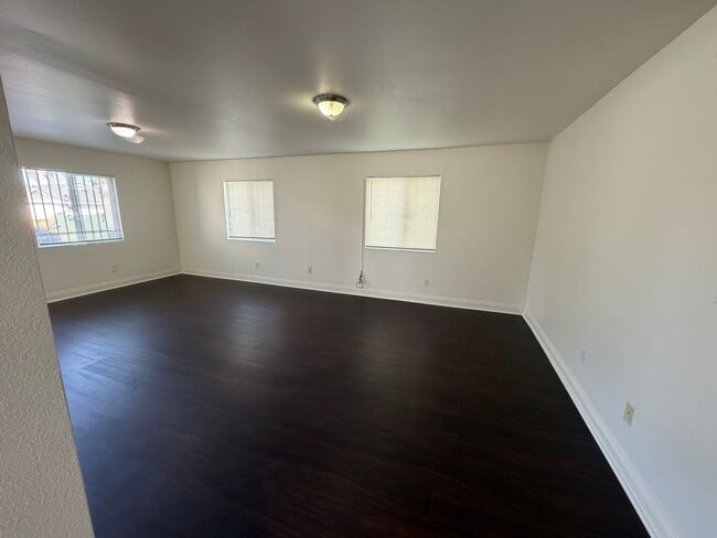 Building Photo - 79(633)