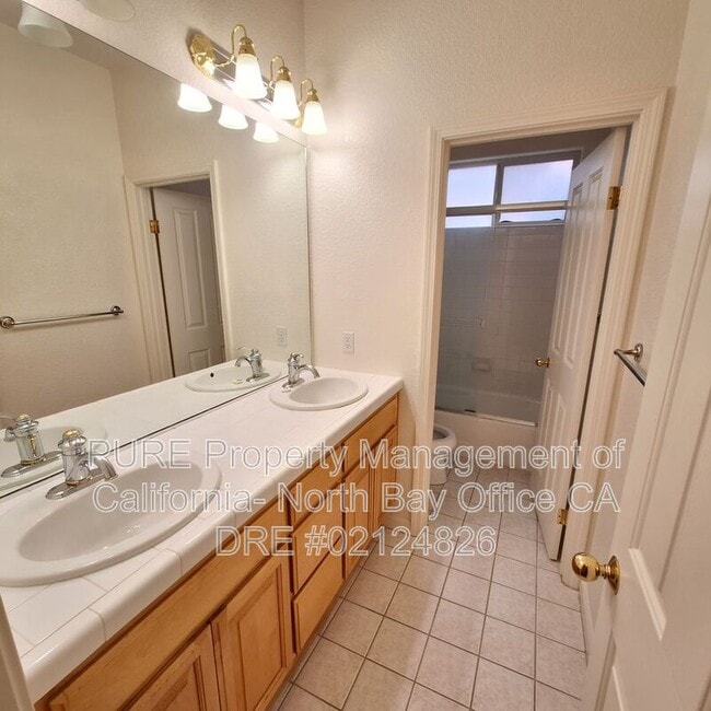 Building Photo - 1887 Mallard Ln