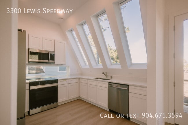 Building Photo - 3300 Lewis Speedway