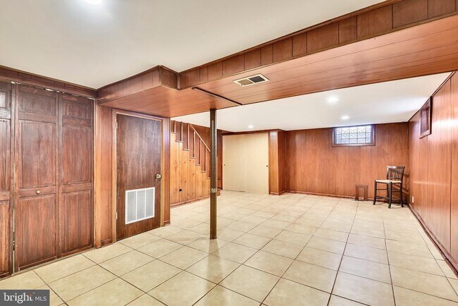 Building Photo - 1231 Northview Rd