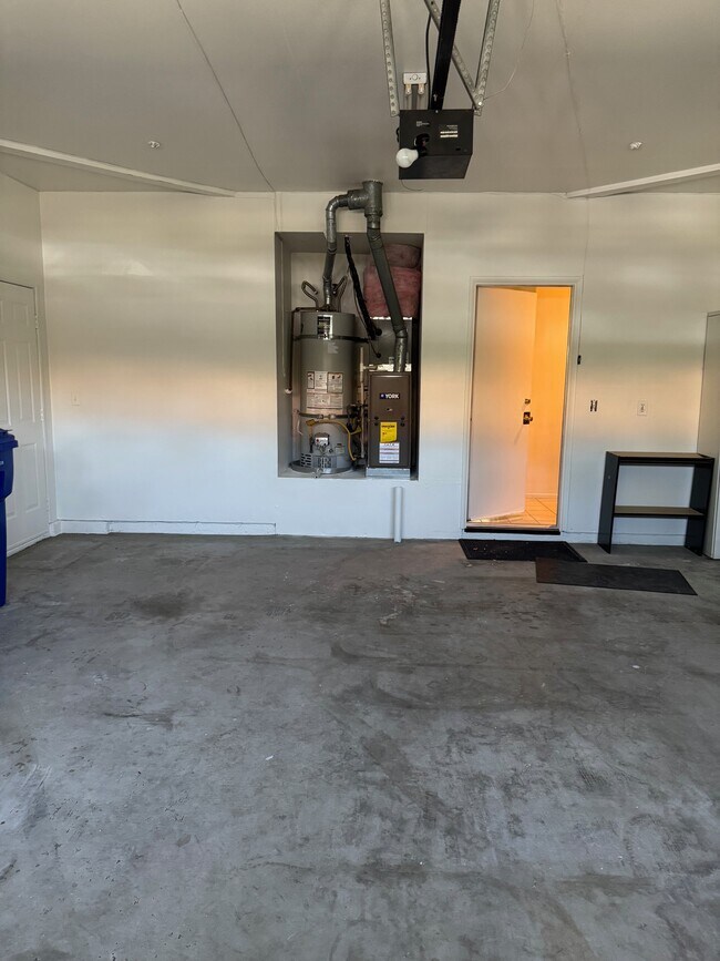 Building Photo - 13885 Portofino St