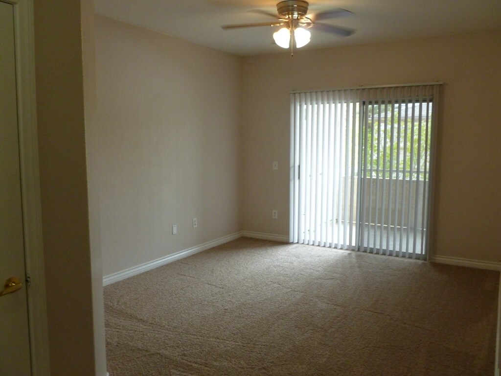 Building Photo - 3400 Cabana Dr