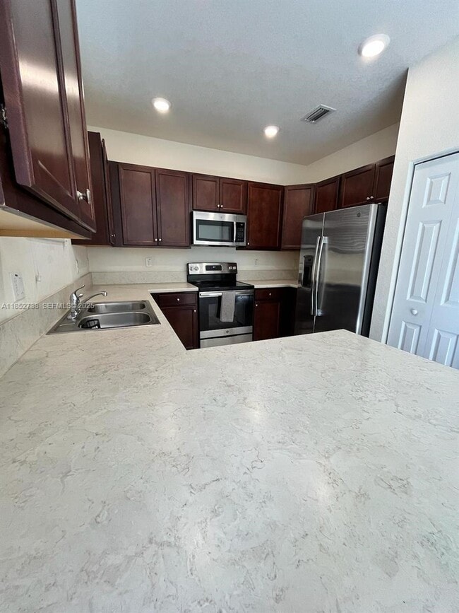 Building Photo - 159 SE 33rd Terrace