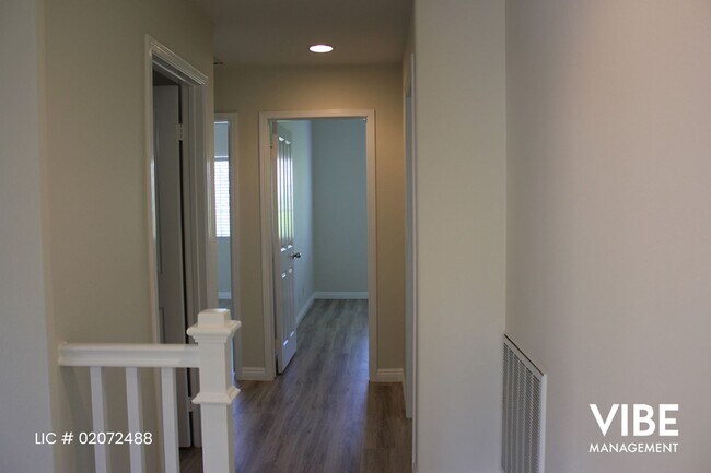 Building Photo - Beautifully updated Verdigris 3 bedroom Single Family Home with Sunset Views!