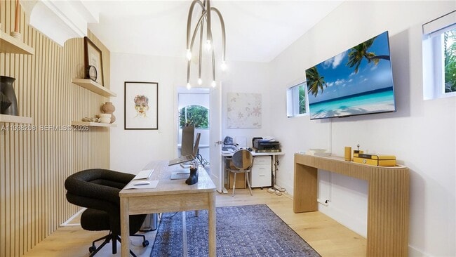 Building Photo - 1201 NE 85th St