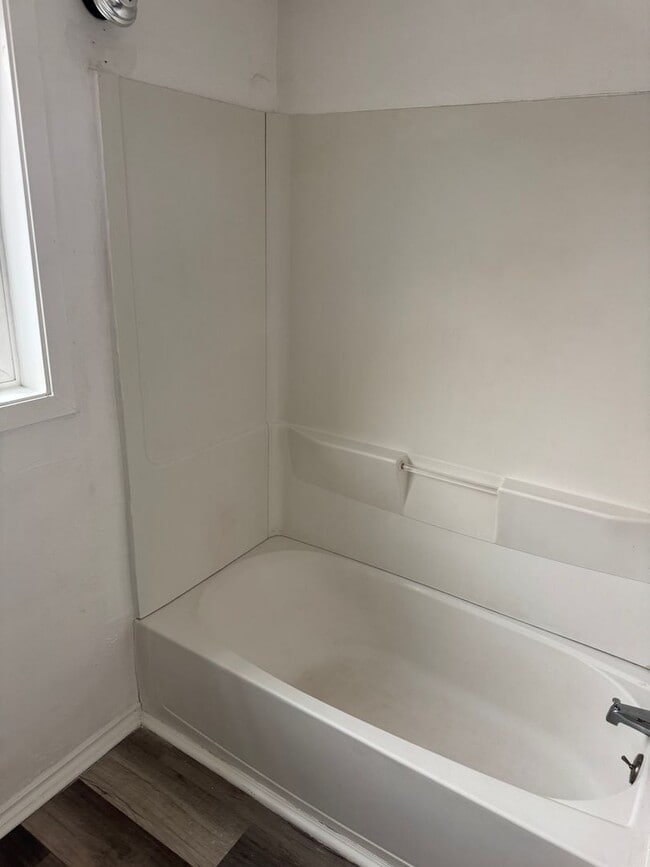 Building Photo - Great single level Home