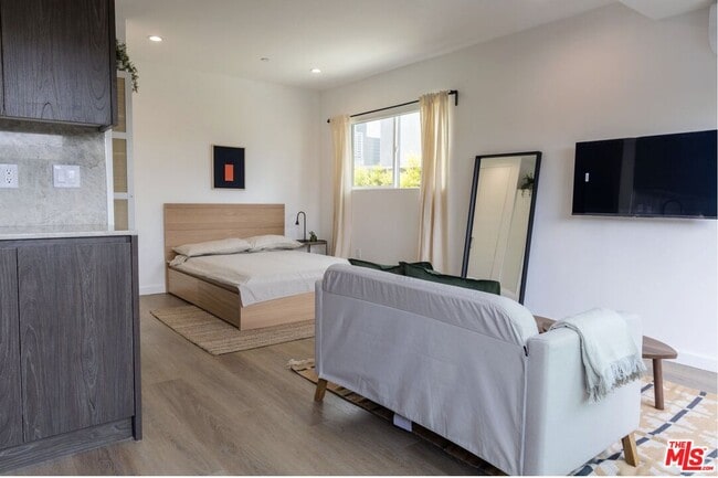 Building Photo - 623 Mariposa Ave