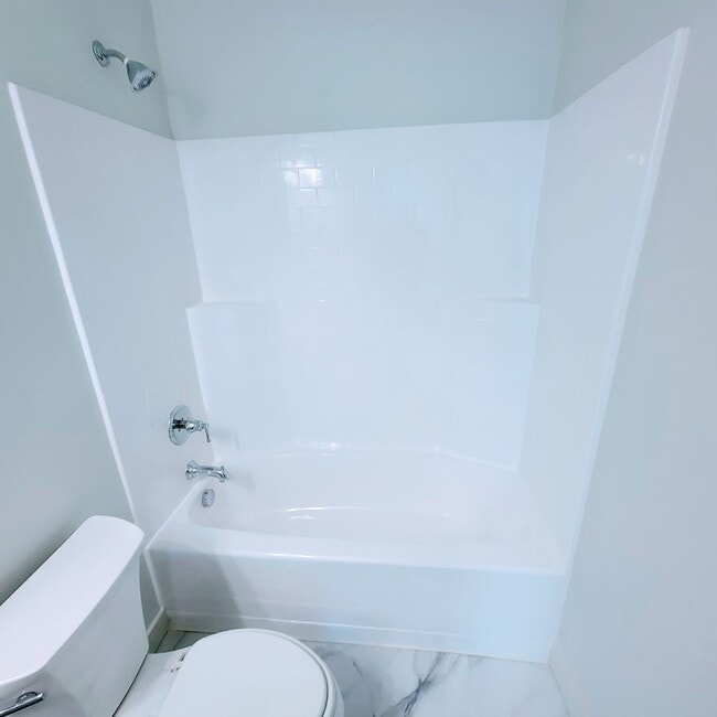 Building Photo - Stunning Townhomes!