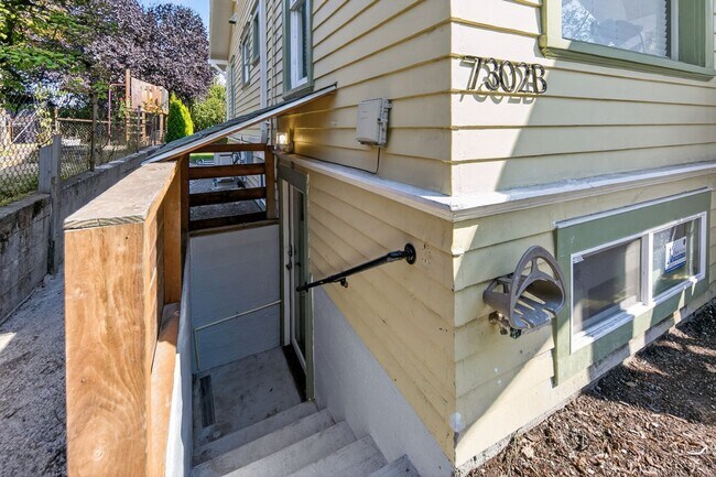 Building Photo - Your Brand-New Home Awaits!