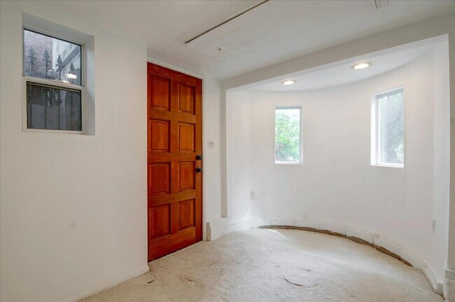 Building Photo - 8527 Wonderland Ave