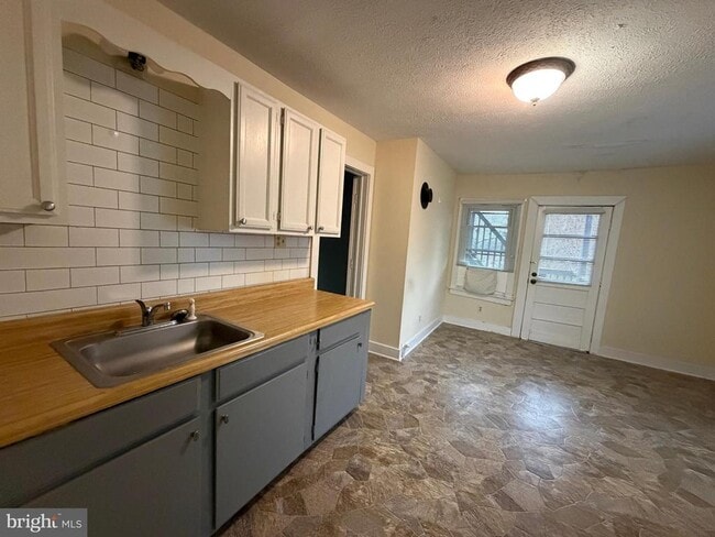 Building Photo - 406 S Cameron St