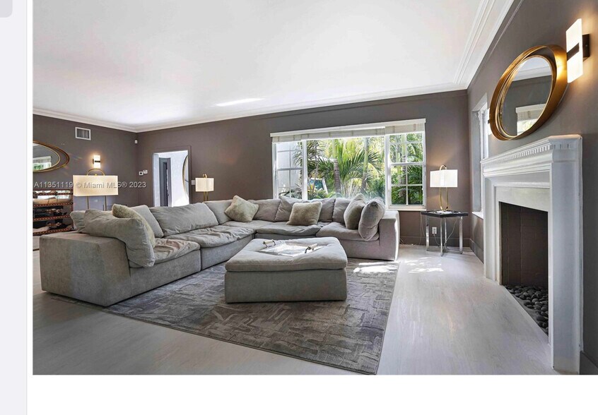 Building Photo - 5650 Pine Tree Dr