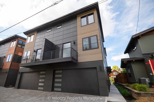Building Photo - Brand New Westside Townhome!