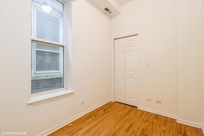 Building Photo - 1822 W Huron St
