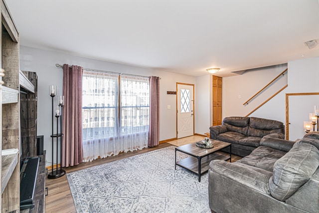 Building Photo - 1305 Kingsbury Dr