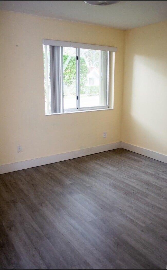 Building Photo - 992 NW 93rd Ave