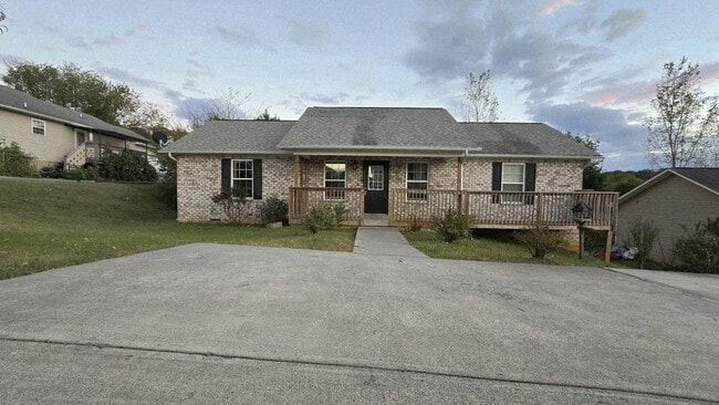 Building Photo - 1507 Cloverdale Ct