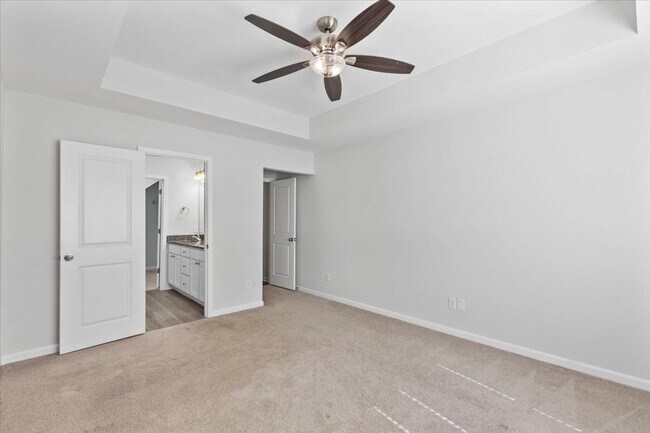 Building Photo - The Commons Stunning Townhome - 3 Bed 2.5 ...