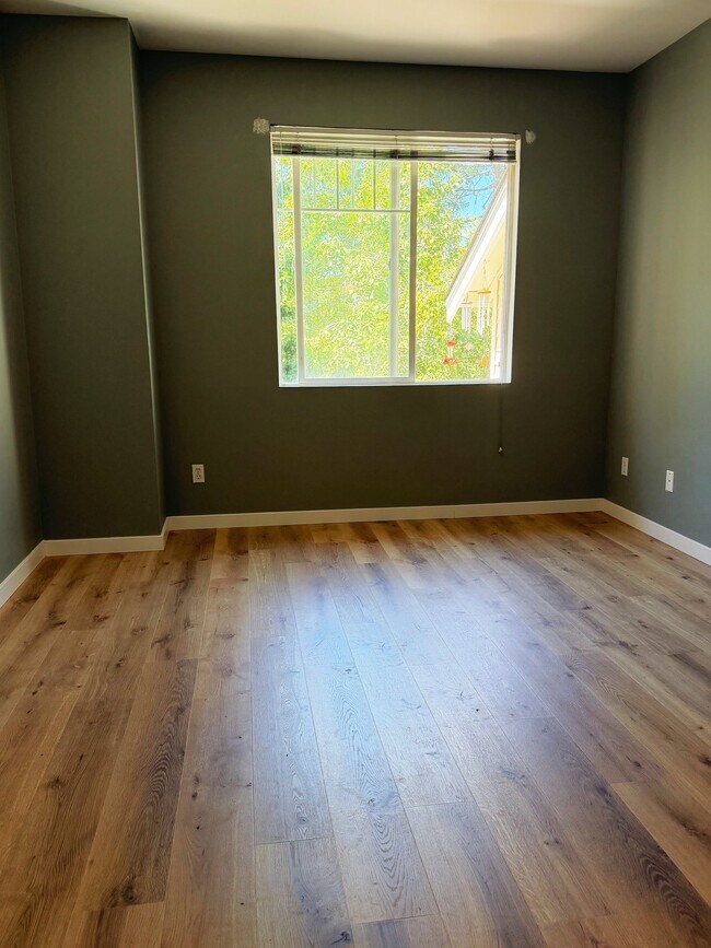Building Photo - 4704 Mill Pond Dr SE