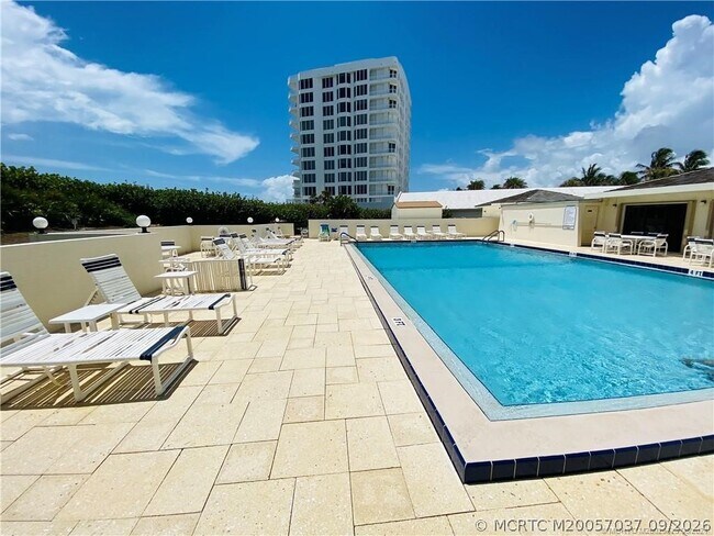Building Photo - 10044 S Ocean Dr