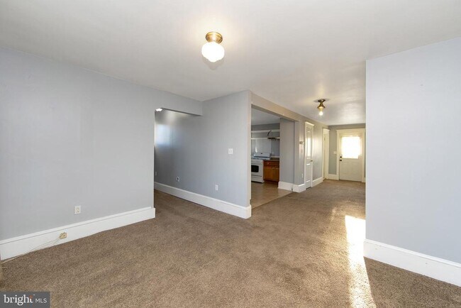 Building Photo - 11 Church St