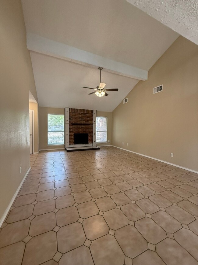Building Photo - 18 N Drifting Leaf Ct