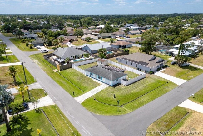 Building Photo - 1430 SE Ocean Ln