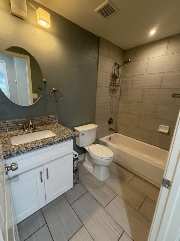 Building Photo - 11169 Avenida Del Gato
