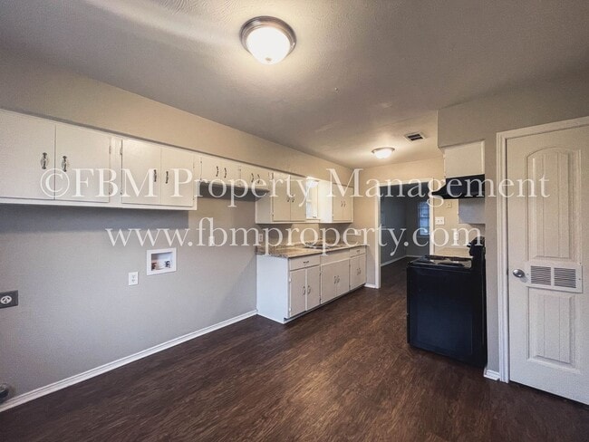 Building Photo - 1509 S Hall St