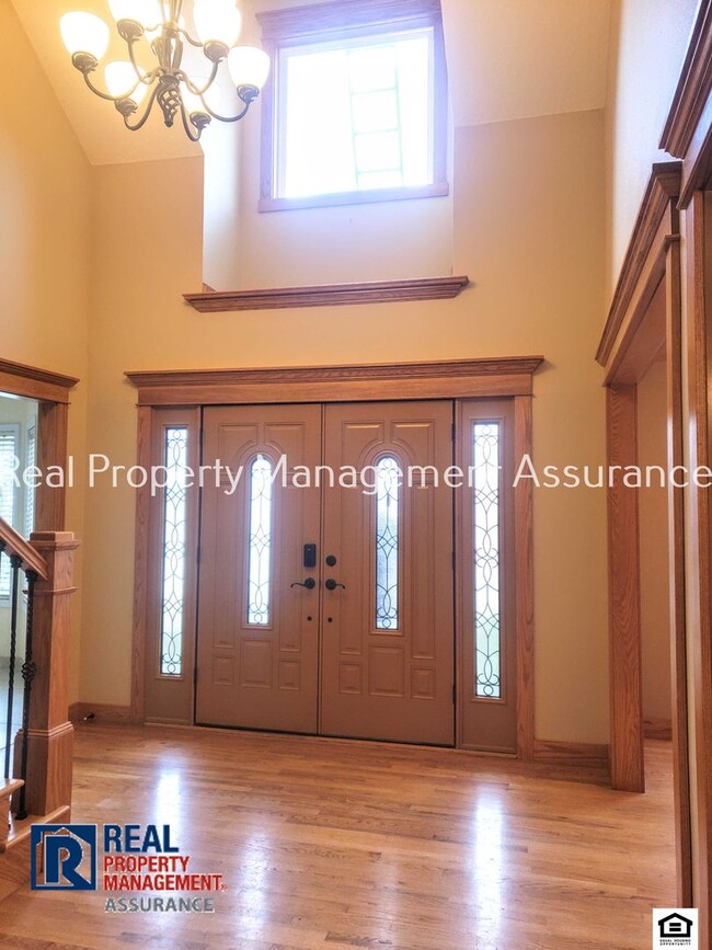 Building Photo - 15590 SW Tanager Dr