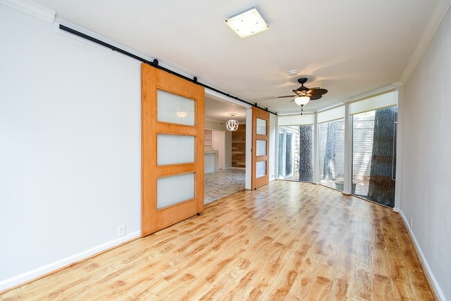 Building Photo - 201 Vanderpool Ln
