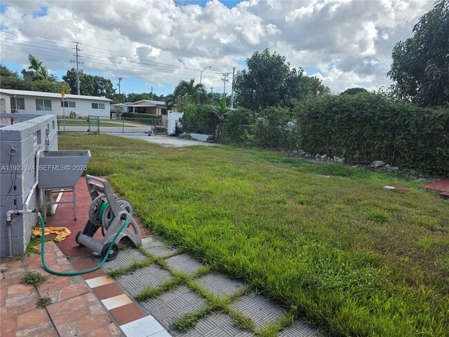 Building Photo - 1560 W 53rd Terrace